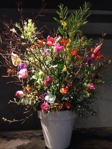 Groot bloemstuk voor op pilaar - Season Flowers Amsterdam