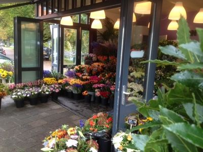Buitenkant winkel Bloemenhandel Han van Baekel uit Heemstede