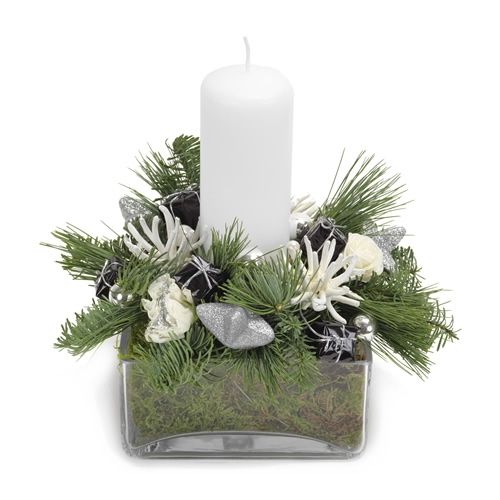 Christmas arrangement with one white candle
