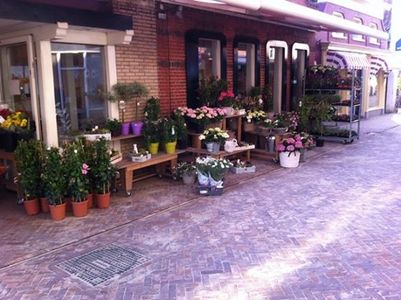 Foto buitenkant bloemenwinkel de Zwaan Bloemen & Decoratie Appingedam