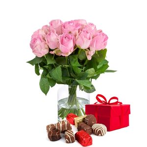 Bouquet pink roses and chocolates