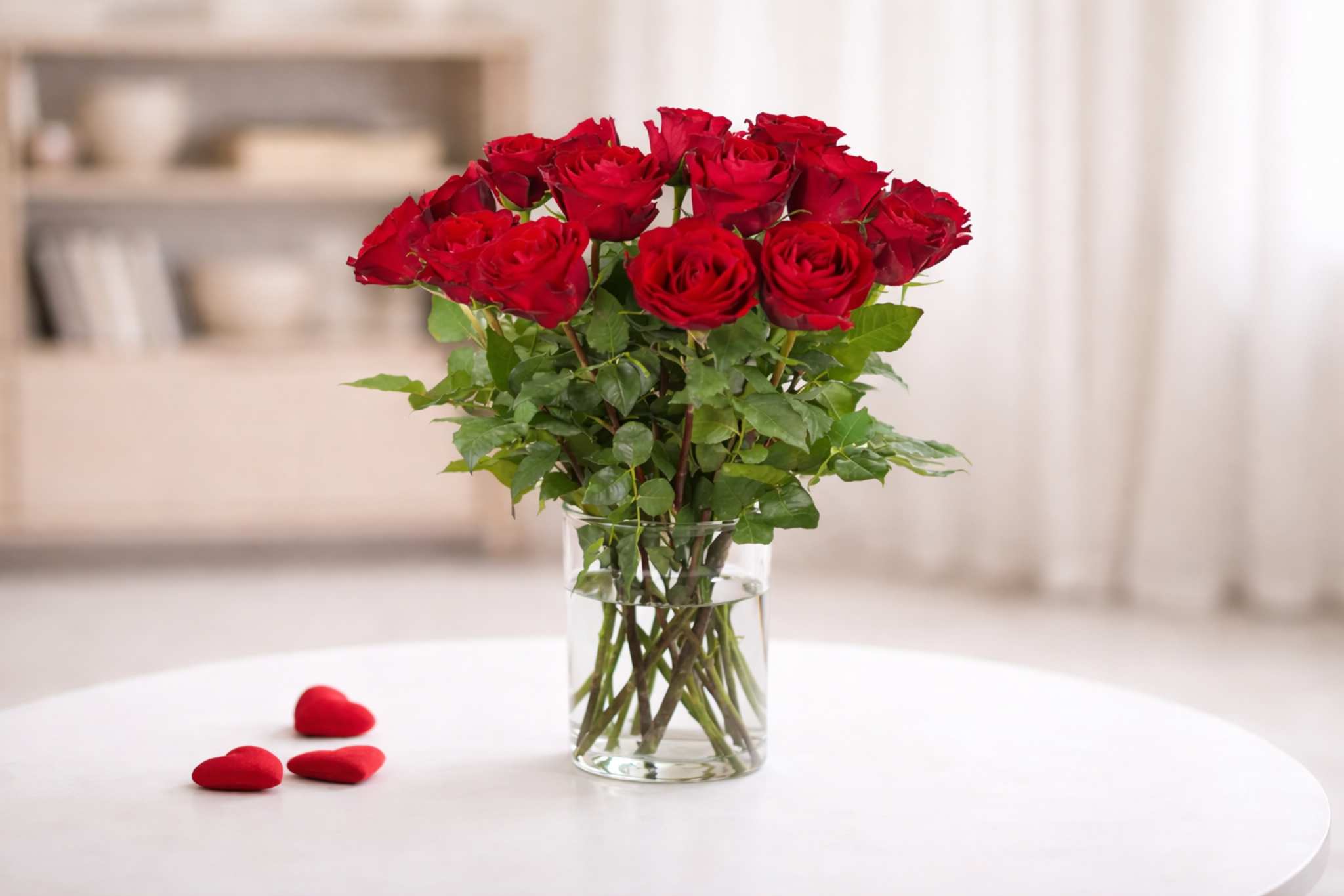 Rozen rozen in glazen vaas